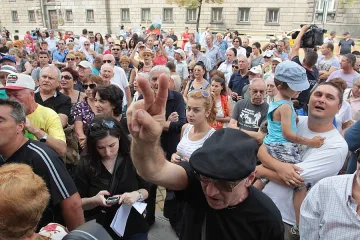Вложители в КТБ търсят международна помощ
