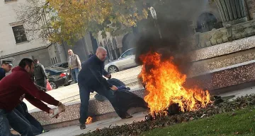 Жива факла пред Президентството (ОБЗОР)