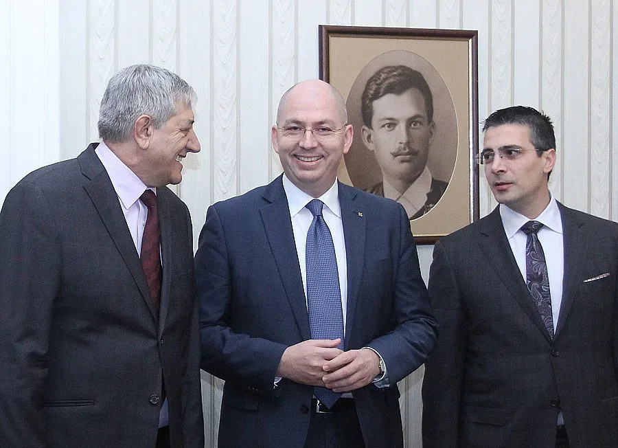 БДЦ зоват за спешен бюджет (ОБЗОР)