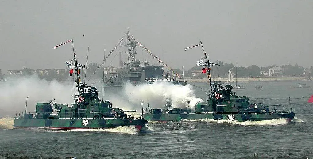 Украйна удари руски военни кораби на най-неочаквано място