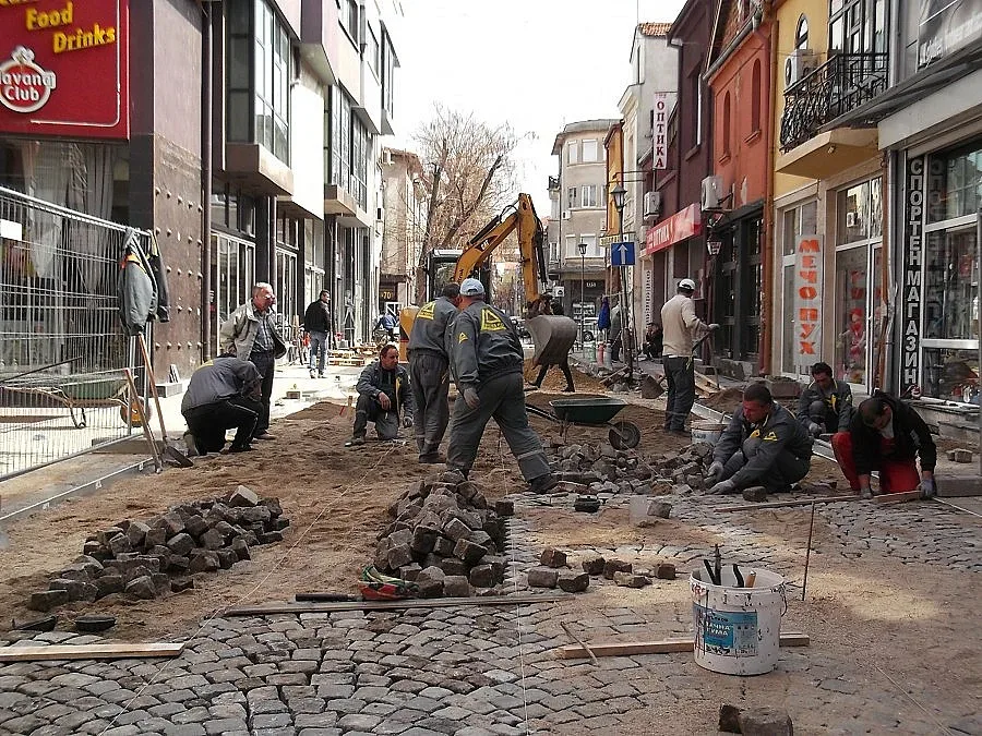 Оръжейници направиха амфибия за бедстващи