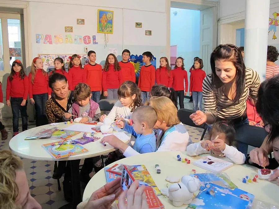 Стартира кампанията "Деца пеят за деца"