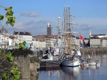 Вълна от протести и сблъсъци във Франция