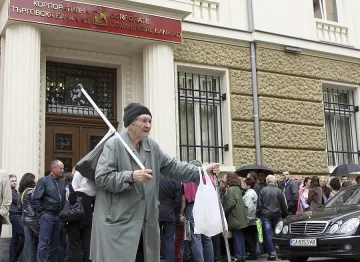 Заложници на КТБ чакат фалита като манна небесна