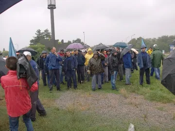 Енергетици блокират Дунав мост 