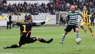 "Морето" погълна "канарчетата"