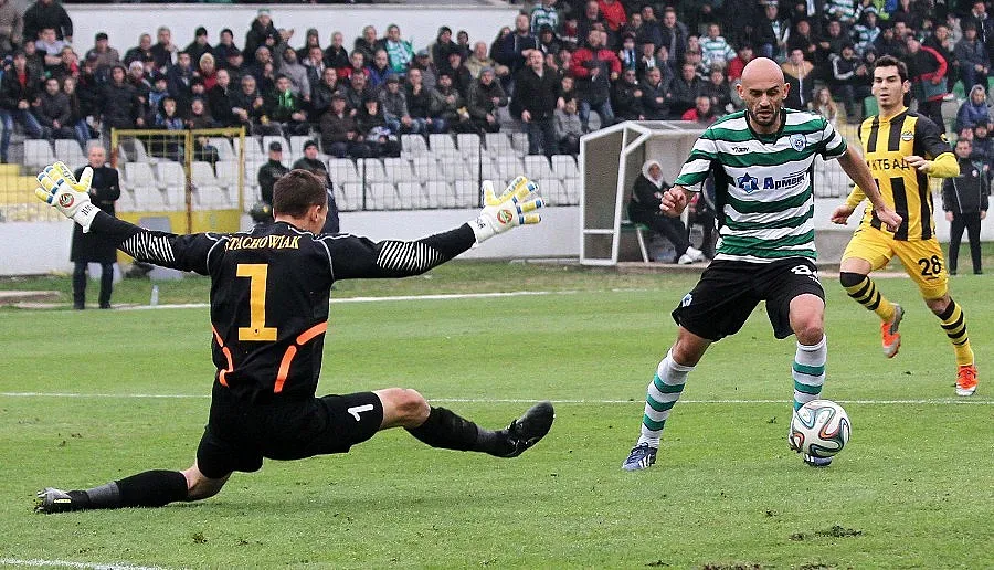 "Морето" погълна "канарчетата"