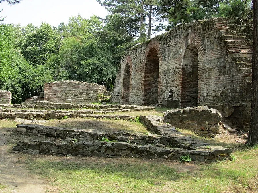 Пускат атракционно влакче до Хисарлъка