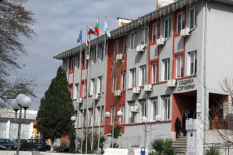 Струмяни повишава квалификацията на чиновниците с проект