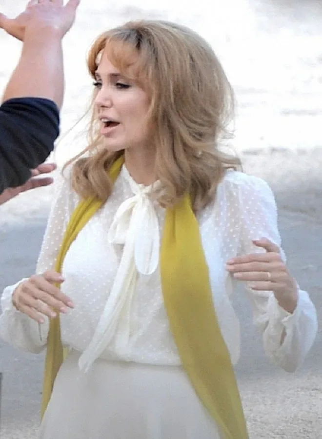 Джоли се изруси 