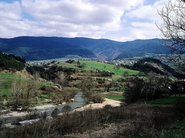 Ловци излизат на протест, блокират път 