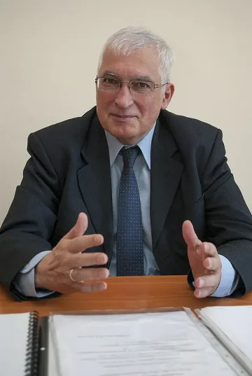 Проф. Дуранкев: Да жертваме пешката, а не царицата с КТБ