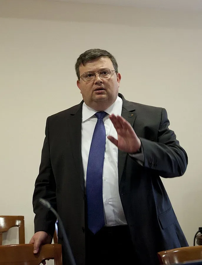 Цацаров взима имунитета на поне петима депутати (ОБЗОР)