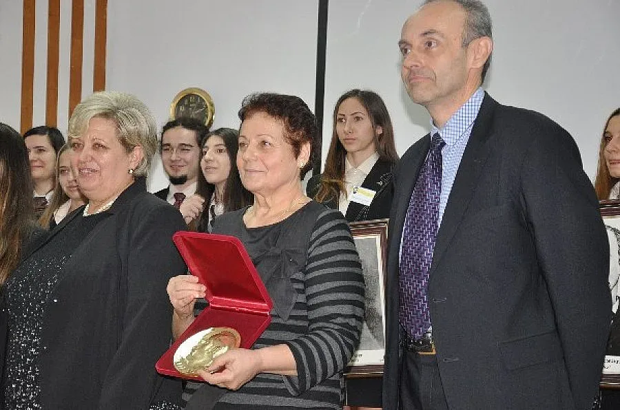 Учителка по история получи национална  награда "Даскал Ботьо Петков"