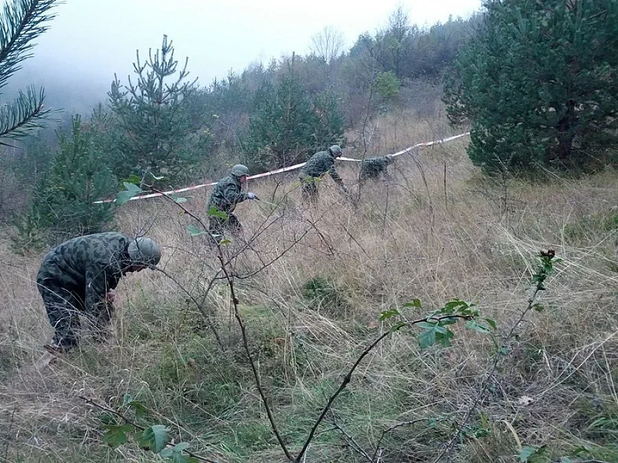 Спецгрупа от Сухопътните войски продължава с помощта след взрива в „Миджур"