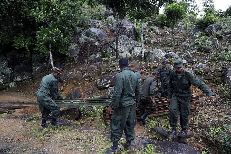Няма надежда за оцелели в свлачището в Шри Ланка