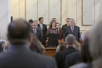 Депутатите изслушват трима министри