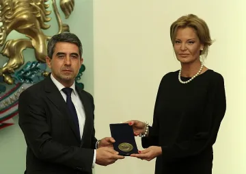 БОК с Почетен знак от президента по случай 90-годишнината 