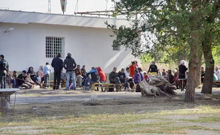 Наши безработни обраха бежанци