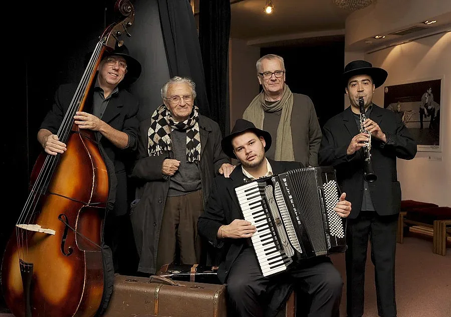 Невероятните приключения на Исаак в Народния