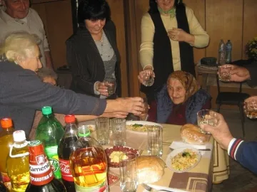 Столетница пийва винце за обяд
