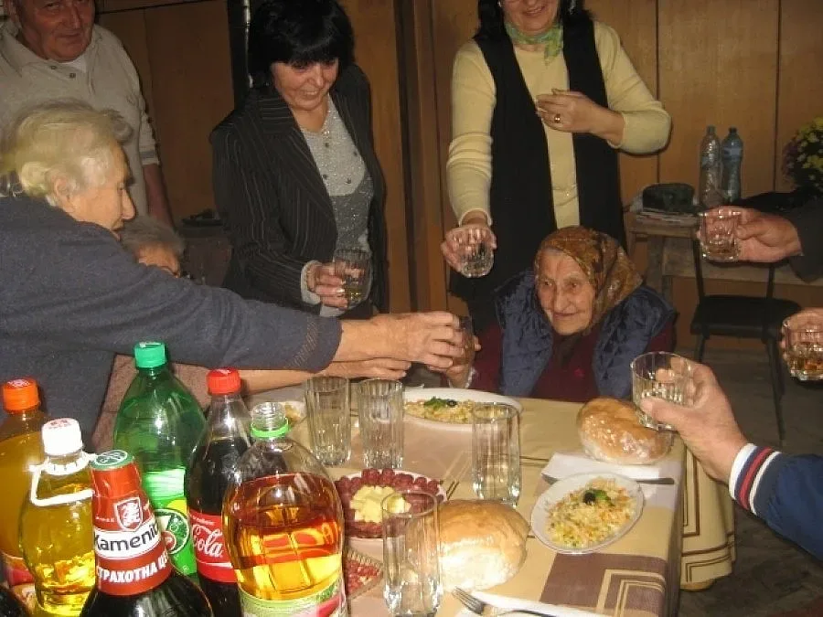 Столетница пийва винце за обяд
