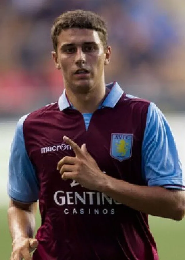 Защитник натири гадже от стадиона