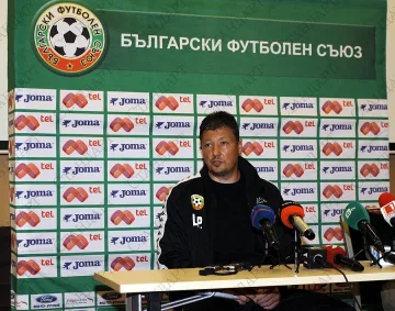 Любо Пенев остава в националния