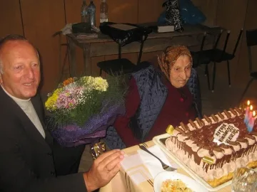 Столетница не знае какво е доктор и хапчета