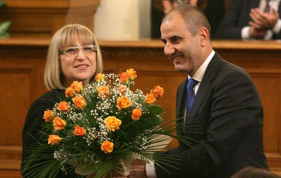 Цачева с няколко урока, които да следват новите 240 народни представители