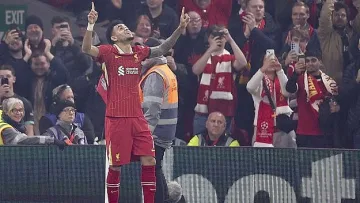 Феноменален Ливърпул води в Англия и Шампионска лига