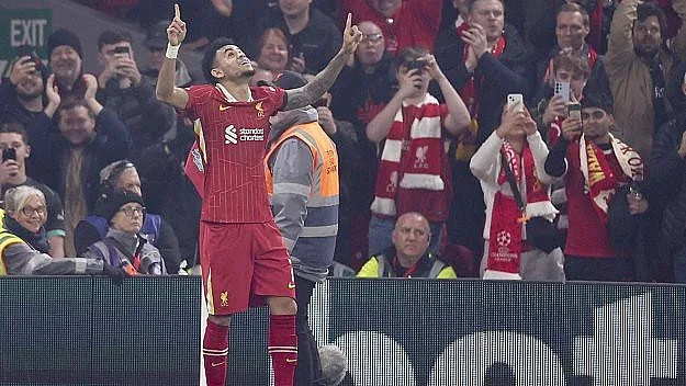 Феноменален Ливърпул води в Англия и Шампионска лига