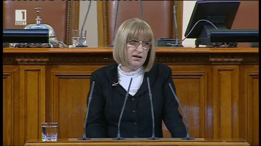 Цецка Цачева е председател на 43-тото НС