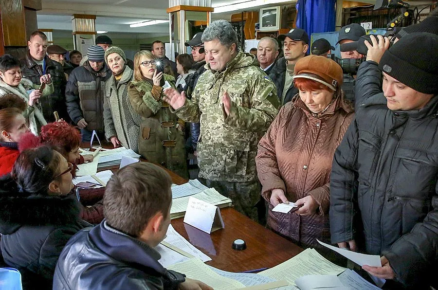 Порошенко в Донбас навръх изборите