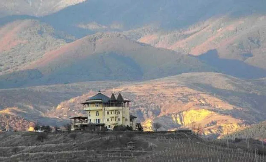 Нов палат сменя замъка на Кюлев