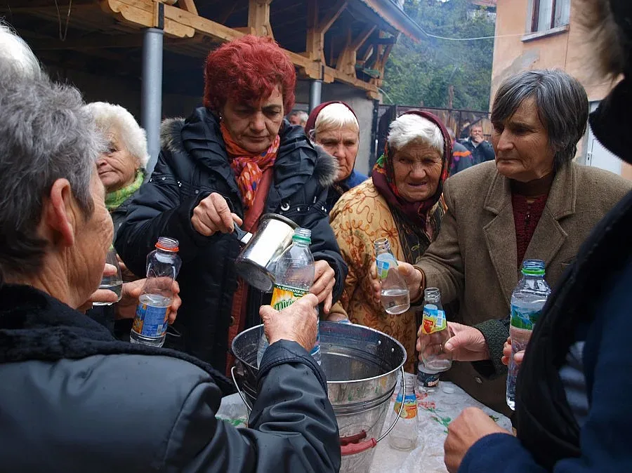 Две села празнуваха Димитровден на сняг