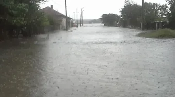 Скапана стока и безводие след наводнението в Хасково
