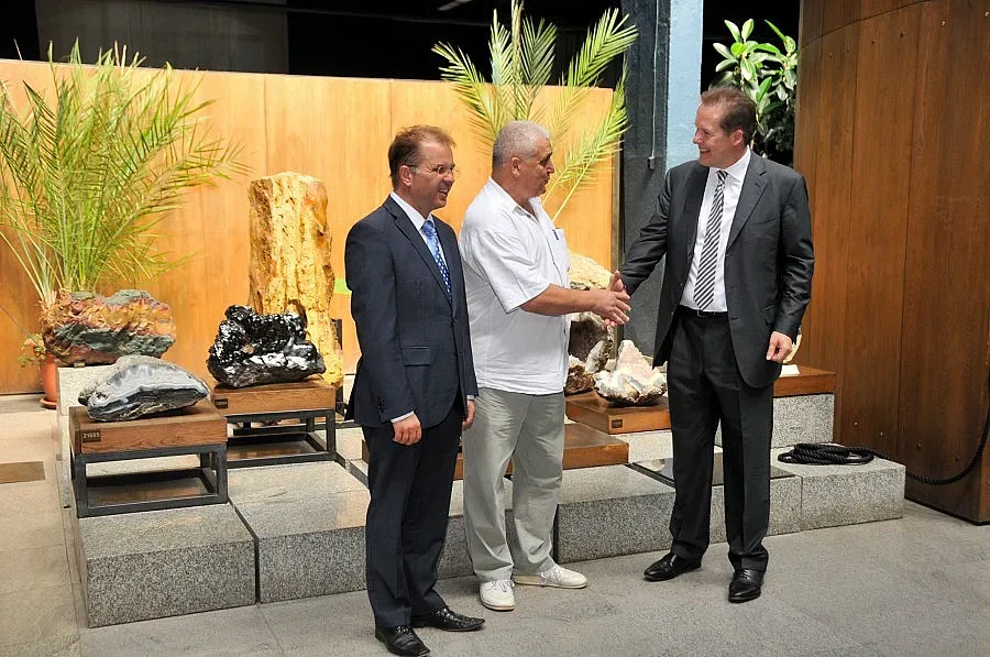 "Каолин" дари нов покрив на музея "Земята и хората"