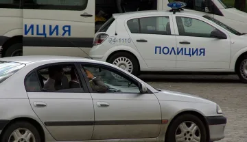 Такси помете пешеходка, двама шофьори невредими в каскади