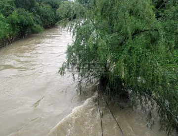 Река Хасковска преля и наводни десетки къщи
