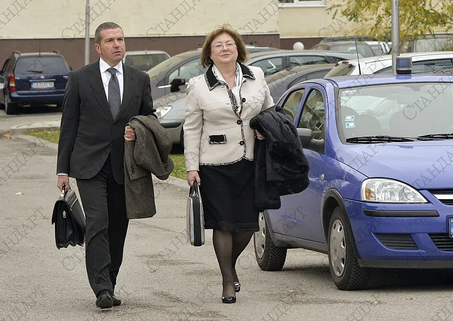 Василева пред прокуратурата:  Швейцарски заем за имението в Женева (ОБЗОР)