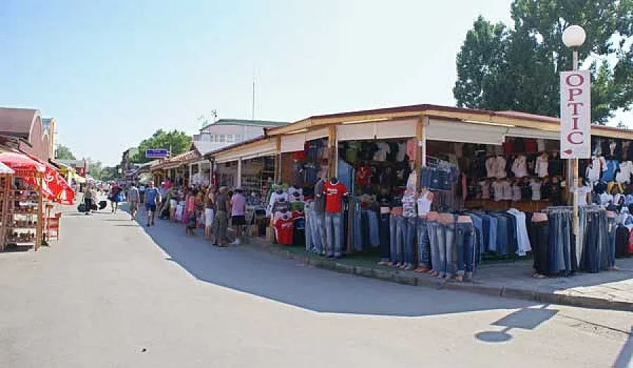 Лудница със сергиите в Бургас