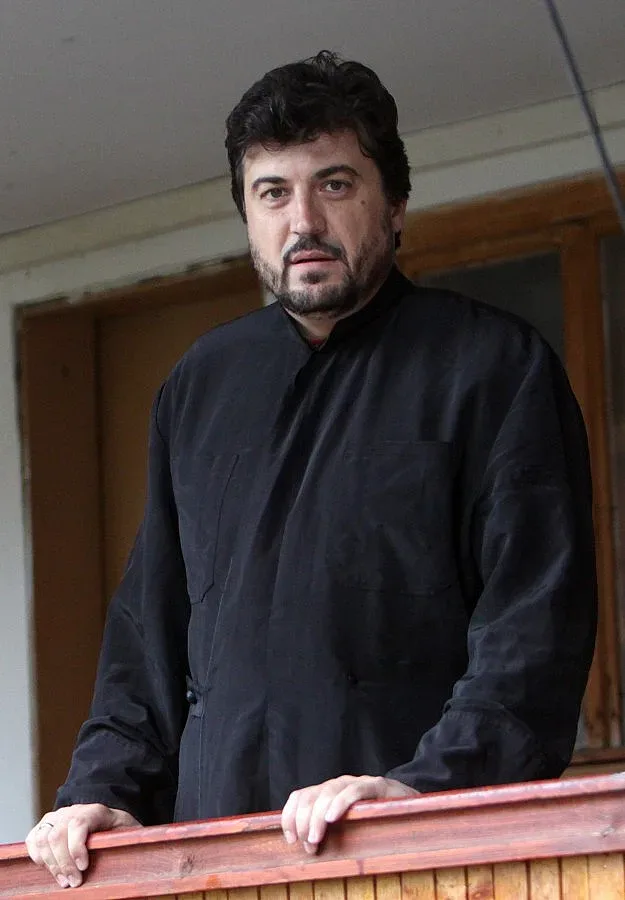 Преместиха отец Иван в болница в София