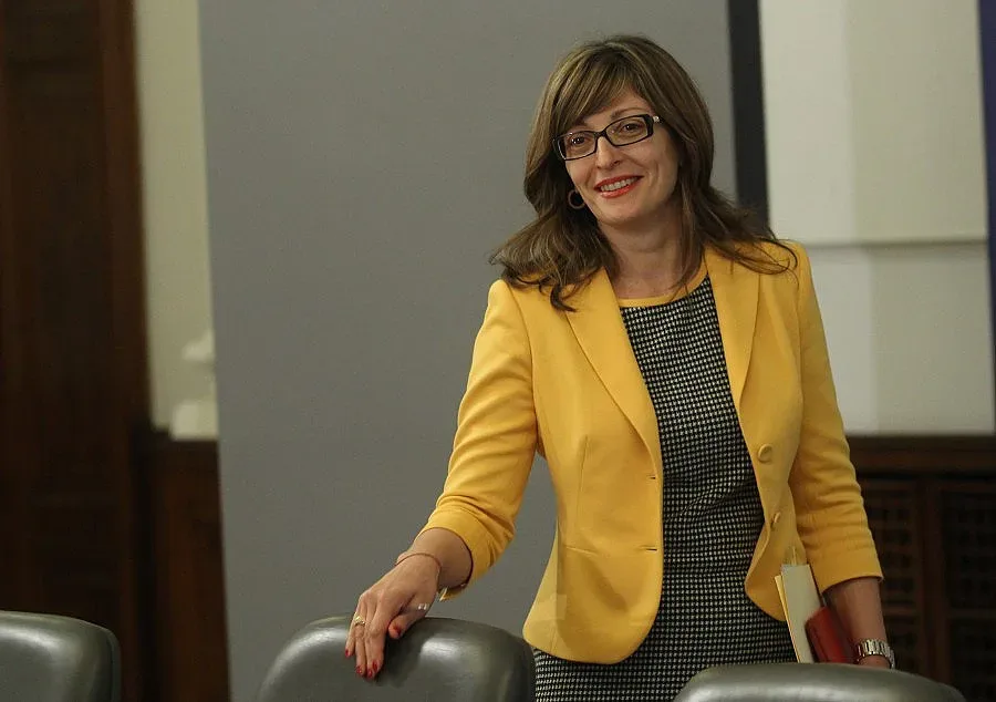 Захариева: До края на месеца ще бъдат приети картите на плажовете