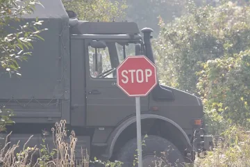 Военни продължават да разчистват завод „Миджур"