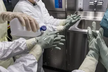 ЕС дава още 1 млд. евро за борба с ебола