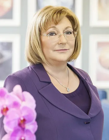 Разпитват съпругата на Цветан Василев за пране на пари