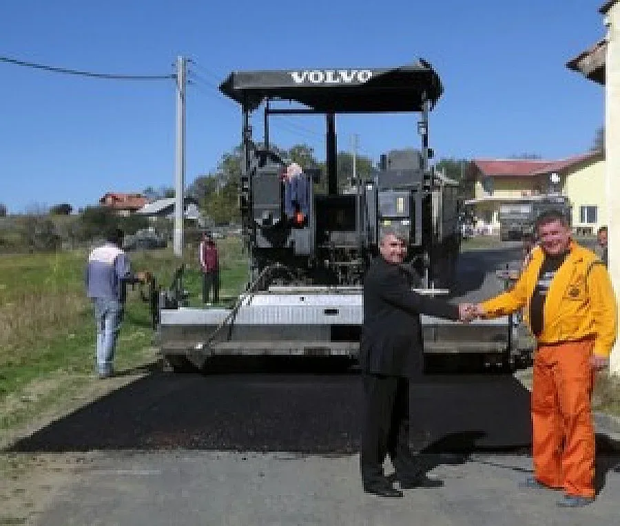 3000 жители в Чернооченско с нов асфалтов път 