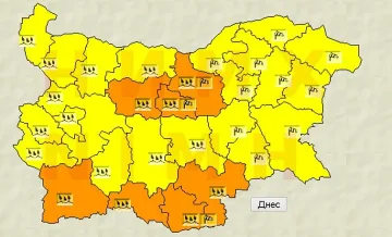 Предупреждение за опасни валежи в цялата страна
