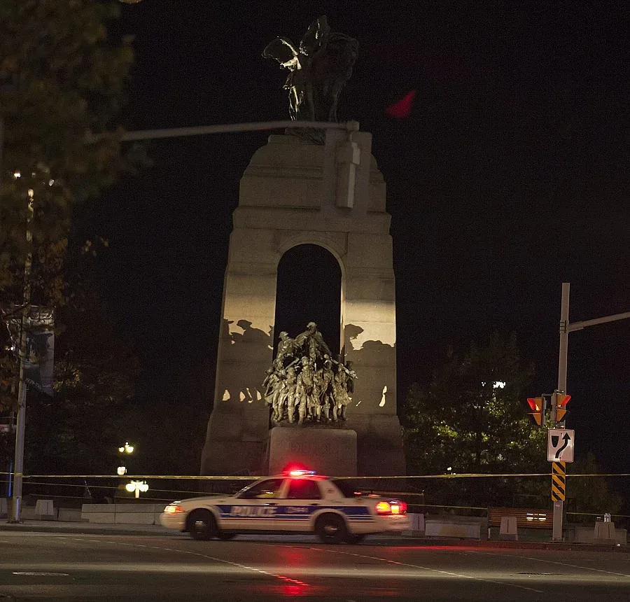 Разкриха самоличността на стрелеца в канадския парламент